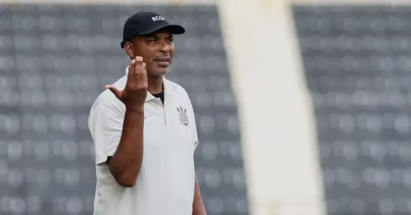 Orlando Ribeiro Compara Vestiário do Corinthians Profissional e Base | Análise do Interino