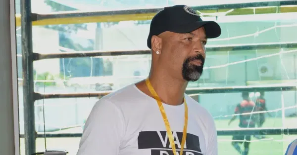 Dinei Demissão Corinthians: Alerta Sobre a Base do Timão