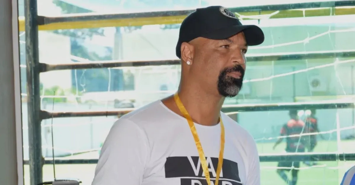 Dinei Demissão Corinthians: Alerta Sobre a Base do Timão