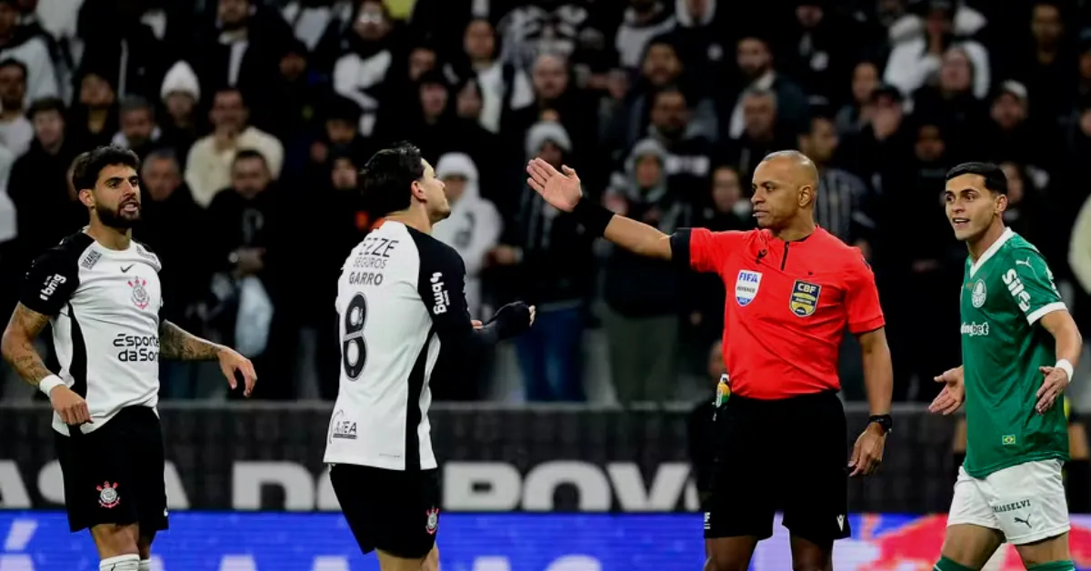 Análise Profunda: Áudios do VAR Revelam Decisões Cruciais em Corinthians x Palmeiras