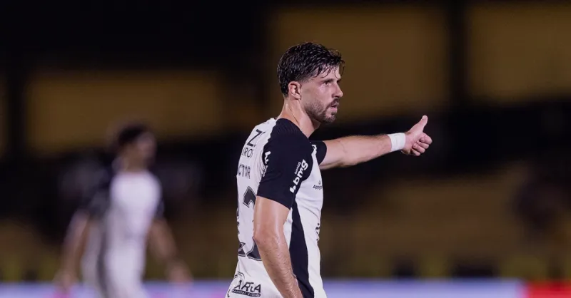 Impasse de Héctor Hernández no Corinthians: Futuro Incerto e Afastamento Misterioso
