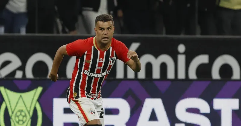 Corinthians fecha acordo com São Paulo por Alisson; veja valores e detalhes da contratação